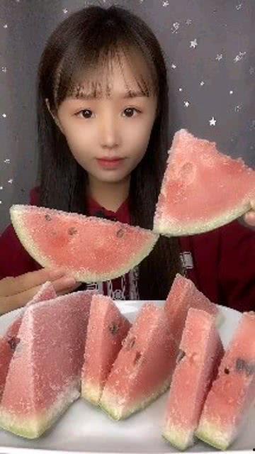 吃瓜吃嘎嘣脆的东西,吃瓜吃出无限乐趣