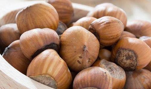 夏吃野果秋吃瓜,夏尝野果，秋品瓜果的味蕾之旅