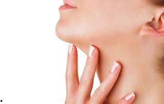 女人吃瓜下巴脱臼了