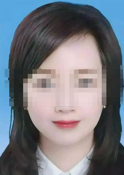 美女吃大瓜视频,美女大快朵颐，尽享美食盛宴