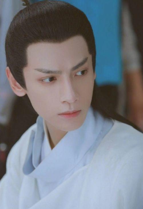 罗云熙 吃瓜,娱乐圈的“吃瓜”达人，揭秘明星幕后故事